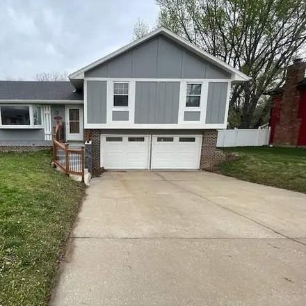 Buy this 3 bed house on 798 Parkview West in Osawatomie, Miami County