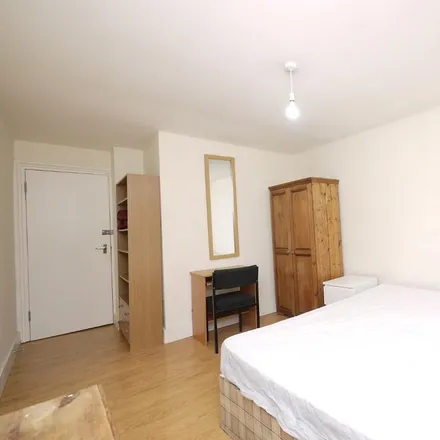 Rent this studio townhouse on 39 Warwick Road in London, E15 4JZ