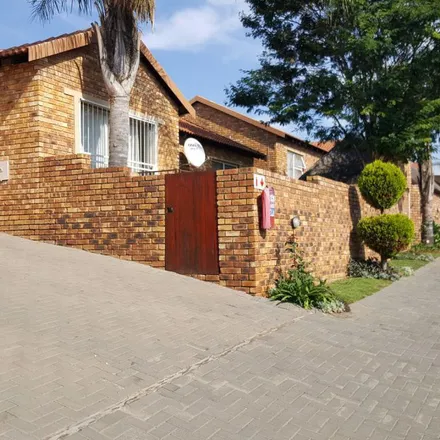 Image 3 - unnamed road, Allen's Nek, Roodepoort, 1734, South Africa - Townhouse for rent