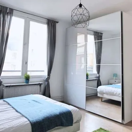 Rent this 4 bed apartment on 7 Rue du Bois de Boulogne in 75116 Paris, France