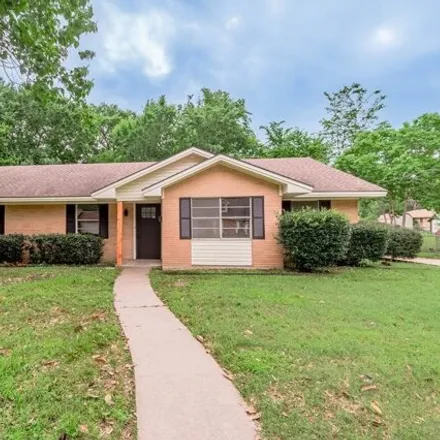 Buy this 3 bed house on 1040 Linkwood Drive in Lufkin, TX 75901