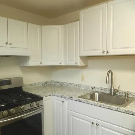 Image 5 - 740 Quince Orchard Boulevard, Brown, Gaithersburg, MD 20899, USA - Condo for sale