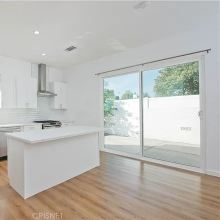 Image 2 - 17552 Hart Street, Los Angeles, CA 91406, USA - House for rent