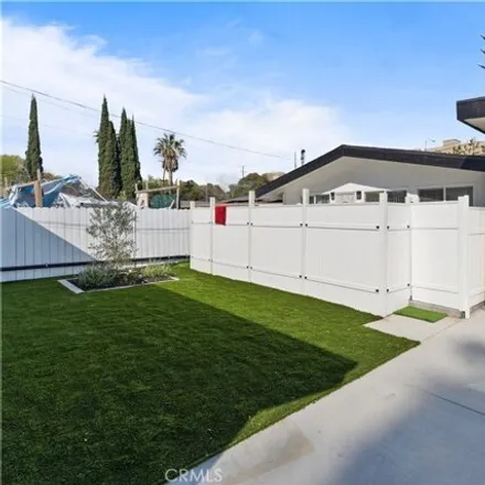 Image 8 - Alley ‎89170, Los Angeles, CA 91335, USA - House for sale