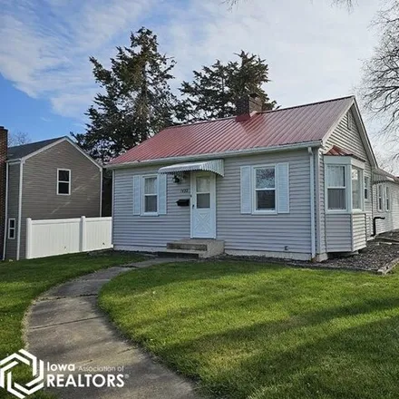 Buy this 3 bed house on 1422 North Elm Street in Ottumwa, IA 52501