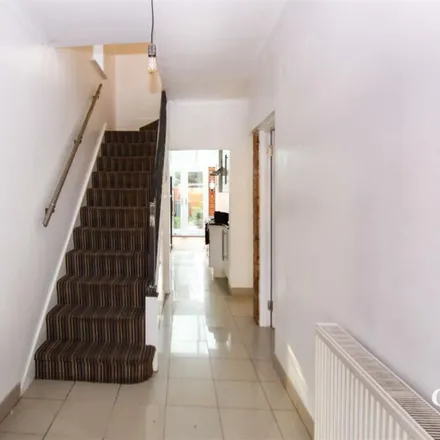 Rent this 4 bed apartment on Hunting Gate Close in London, EN2 7EF