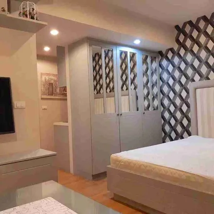 Rent this 1 bed apartment on unnamed road in Saphan Khwai, Phaya Thai District