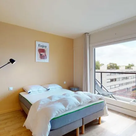 Rent this 6 bed apartment on 8 Avenue de Mormal in 59000 Lille, France