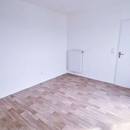 Rent this 2 bed apartment on 26 Place des Épars in 28000 Chartres, France