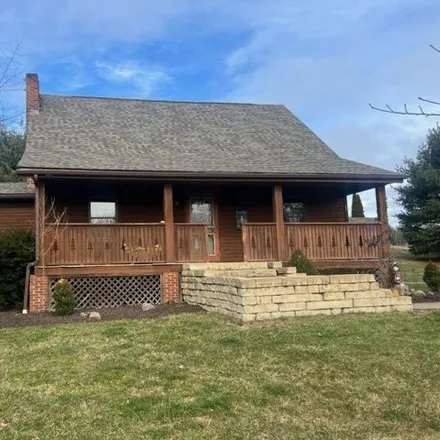 Buy this 4 bed house on 2401 Fisher Road in Calcutta, Columbiana County