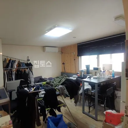 Rent this studio apartment on 서울특별시 강남구 논현동 150-16