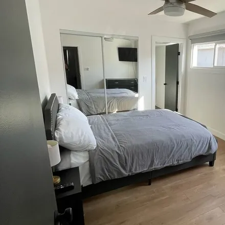 Rent this 3 bed house on Burbank