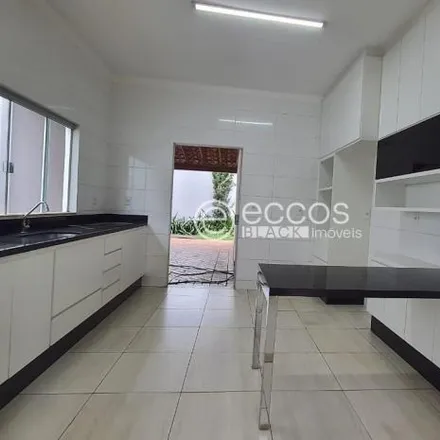 Buy this 3 bed house on Rua Alcides Gil Souza in Santa Rosa, Uberlândia - MG