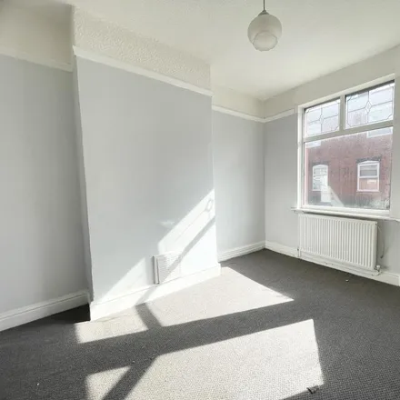 Image 4 - Walter Street, Manchester, M18 8SW, United Kingdom - Townhouse for rent