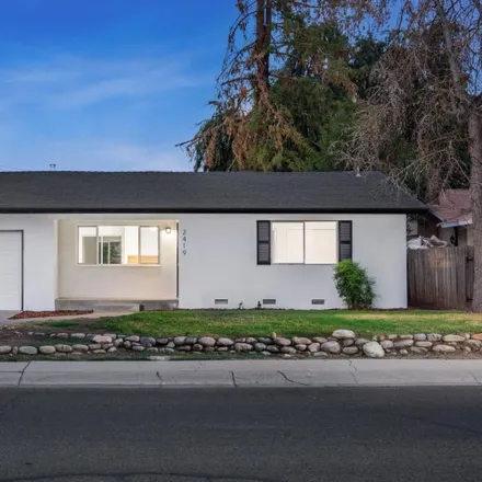 Buy this 3 bed house on 2619 West Tulare Avenue in Visalia, CA 93277