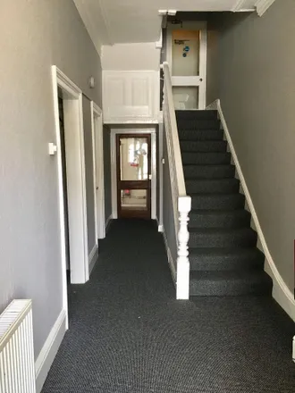 Image 2 - Russell Terrace, Royal Leamington Spa, CV31 1EY, United Kingdom - Room for rent