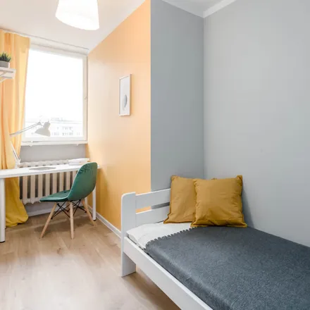 Rent this 4 bed room on Grzybowska 5 in 00-132 Warsaw, Poland