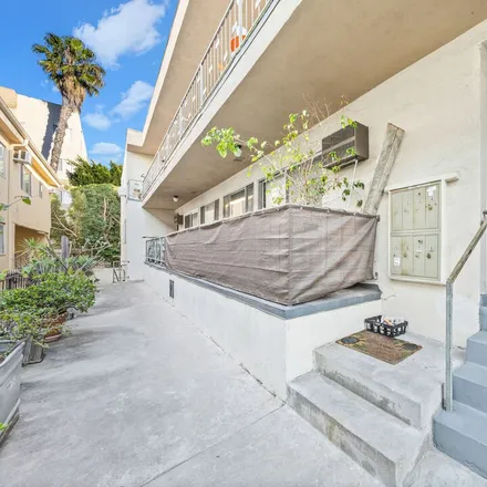 Image 4 - 1348 North Vista Street, Los Angeles, CA 90046, USA - Apartment for rent