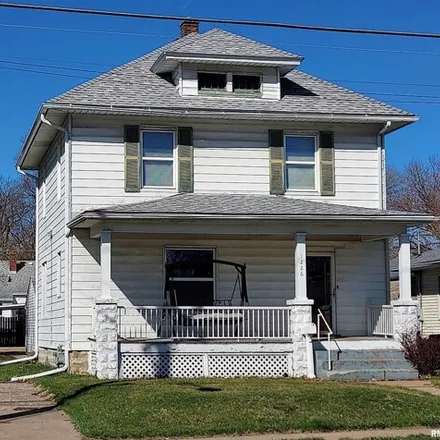 Buy this 3 bed house on 1215 West 12th Street in Davenport, IA 52804