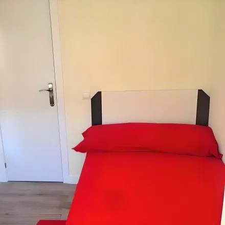 Rent this 3 bed room on Madrid in ONCE, Calle Alicante