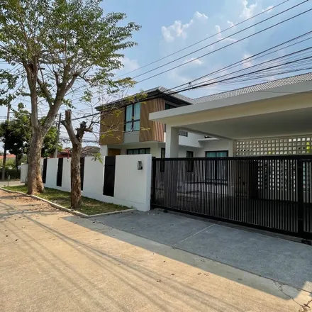 Rent this 4 bed house on 4A Soi 5 in Muban Wang Tan, Saraphi District