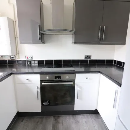 Image 2 - Lorimer Close, Luton, LU2 7RL, United Kingdom - Apartment for rent