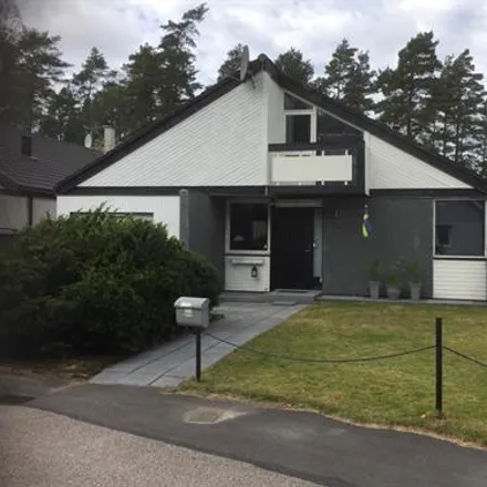 Rent this 5 bed house on Åkervägen in 515 60 Borås kommun, Sweden