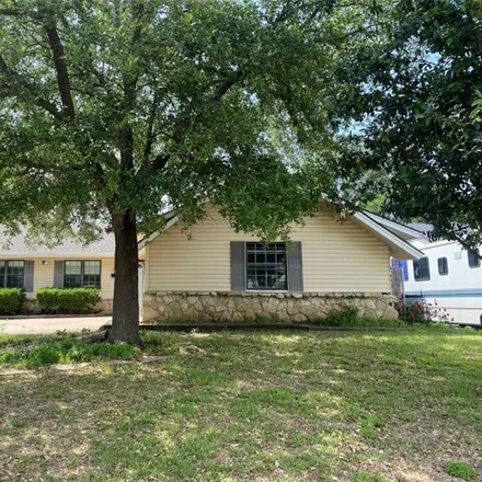Buy this 3 bed house on 2715 Briarcliff Drive in Irving, TX 75062