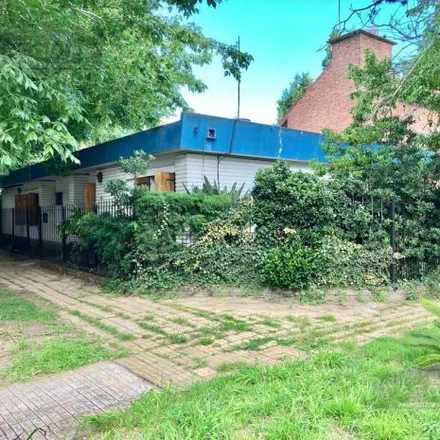 Buy this studio house on Intendente Ferrari 204 in Adrogué, Argentina