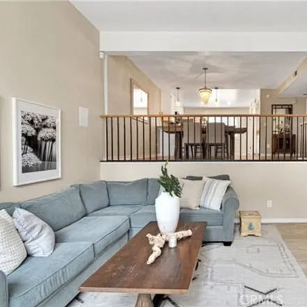 Image 3 - 22225 Erwin Street, Los Angeles, CA 91367, USA - Townhouse for sale