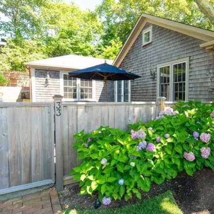 Image 9 - 33 West Chester Street, Mikas Pond, Nantucket, MA 02554, USA - House for sale