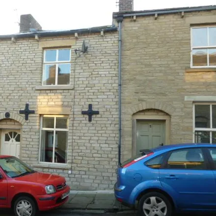 Rent this 2 bed townhouse on Queens Street in Skipton, BD23 1HE