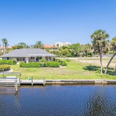Image 8 - 6728 Griffin Boulevard, Iona, FL 33908, USA - House for sale