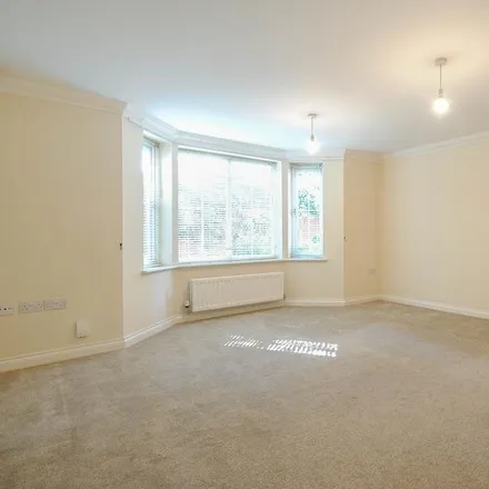 Image 1 - Hillvale, Wigan, WN1 2SP, United Kingdom - Townhouse for rent