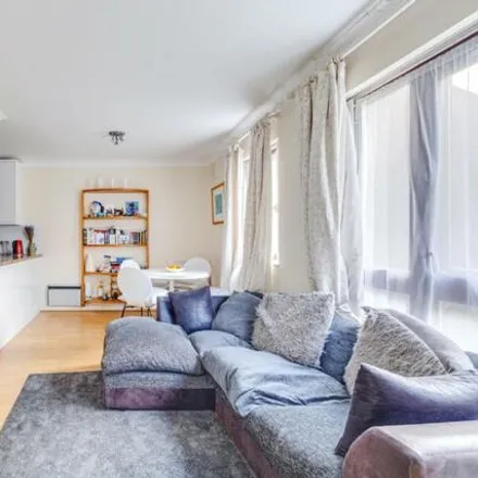 Rent this 2 bed room on Maltings Place in London, SW6 2BY