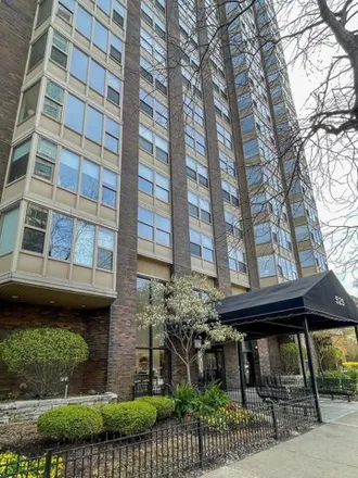 Rent this 2 bed condo on 525 Hawthorne in 525 West Hawthorne Place, Chicago