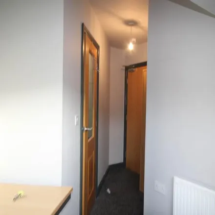 Image 2 - Bradford College, Southbrook Terrace, Bradford, BD7 1AD, United Kingdom - Room for rent