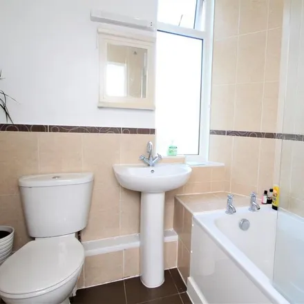 Image 6 - unnamed road, Horsforth, LS18 4DF, United Kingdom - Townhouse for rent