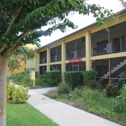 Rent this 1 bed condo on Oak Street in Sarasota, FL 34237