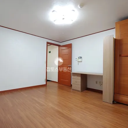 Rent this studio apartment on 서울특별시 관악구 봉천동 877-16