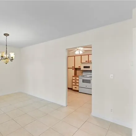 Image 5 - Applewood III, Coconut Creek, FL 33066, USA - Condo for sale