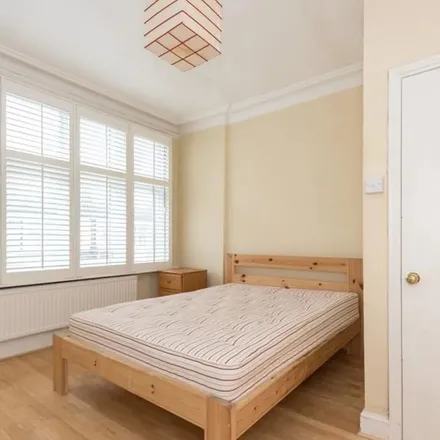 Image 2 - Glenmore Road, London, NW3 4DG, United Kingdom - Townhouse for rent
