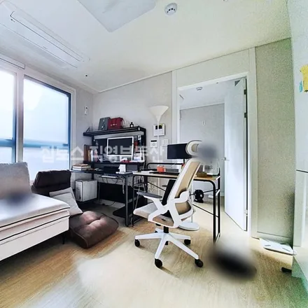 Rent this 1 bed apartment on 서울특별시 관악구 봉천동 928-7