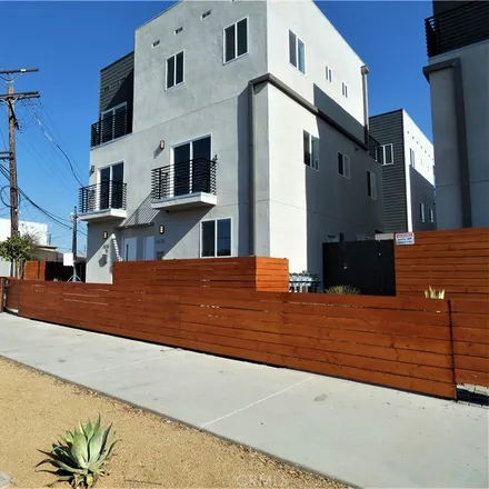 Rent this 4 bed townhouse on Gold Image Printing in Thurman Avenue, Los Angeles