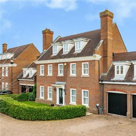 Buy this 5 bed house on Beaulieu Boulevard in Chelmsford, CM1 6EA