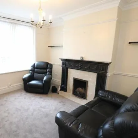 Image 3 - Perseverance Street, Pudsey, LS28 7PZ, United Kingdom - Townhouse for rent