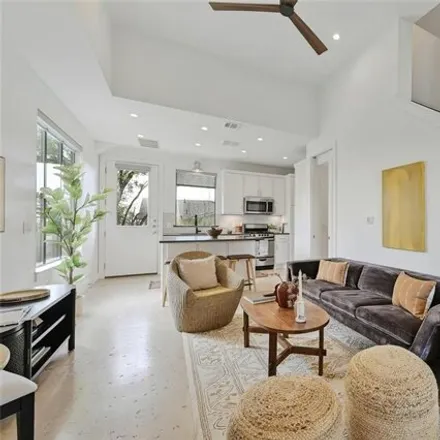 Image 7 - 2414 East 8th Street, Austin, TX 78702, USA - House for sale