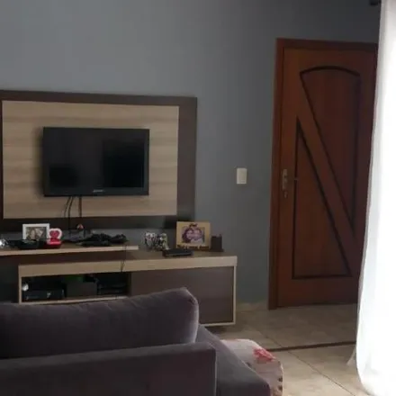 Rent this 3 bed apartment on Rua Santo Afonso in Jardim Santo Antônio, Santo André - SP