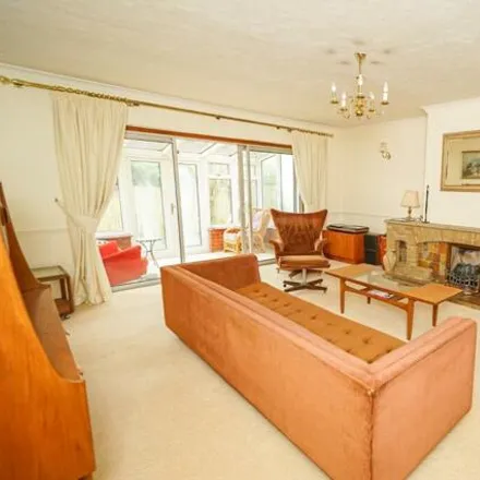 Image 3 - The Orchards, Eaton Bray, LU6 2DD, United Kingdom - House for sale