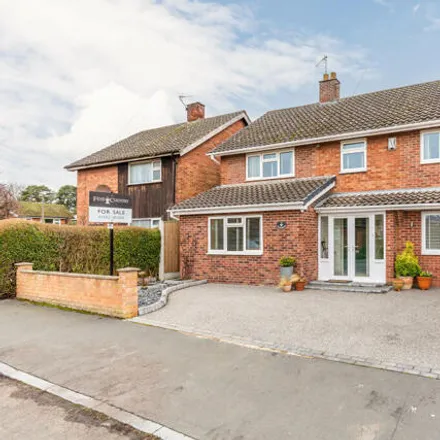 Buy this 4 bed house on Lime Tree Crescent in Bawtry, DN10 6LL